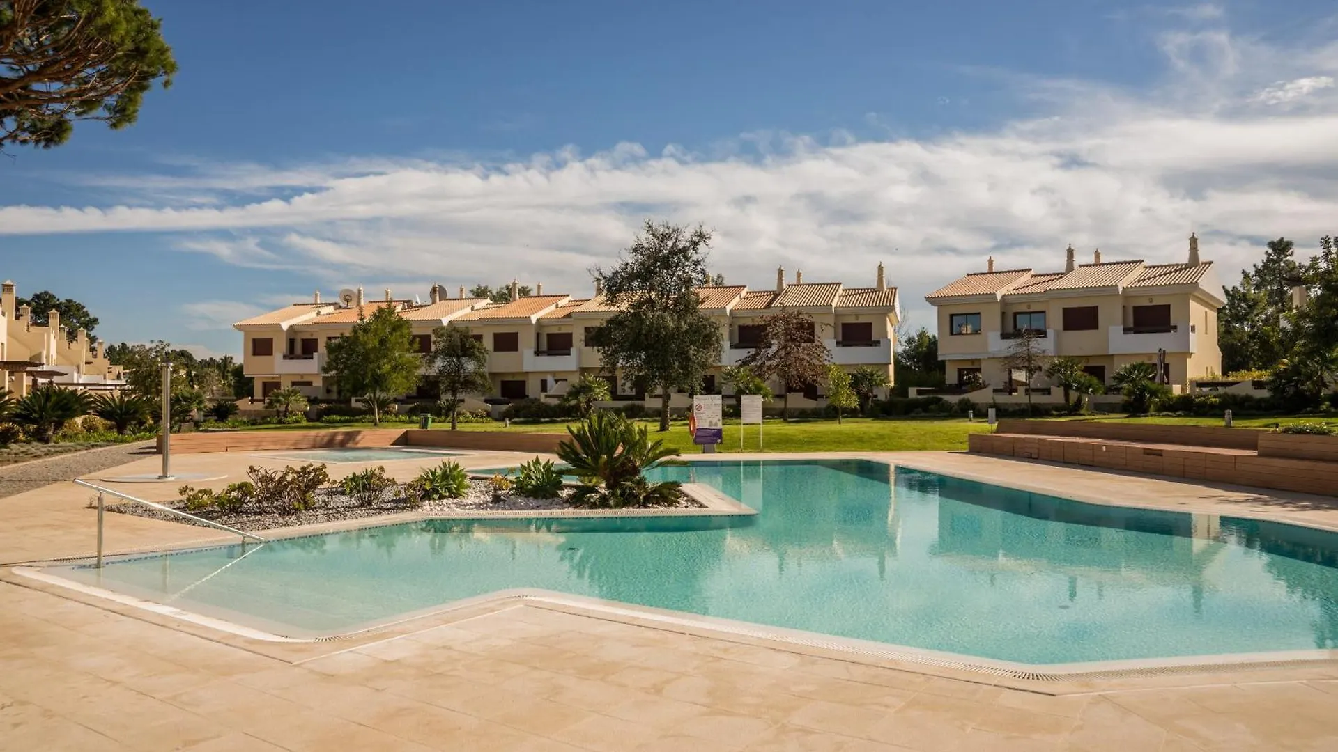 Vilamoura Typical 3 With Pool By Homing Quarteira 0*,  Portugal