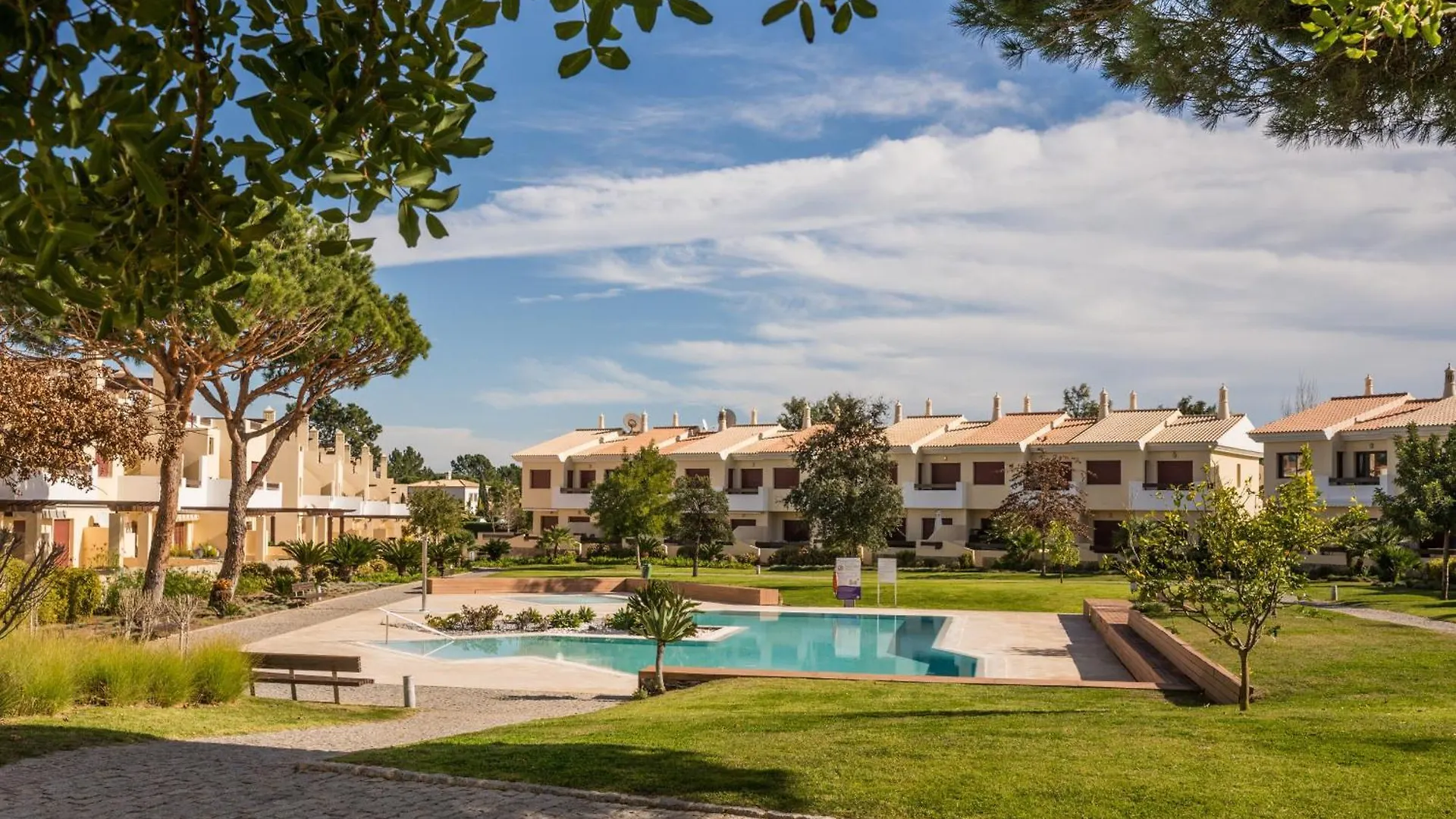 Vilamoura Typical 3 With Pool By Homing Quarteira Holiday home